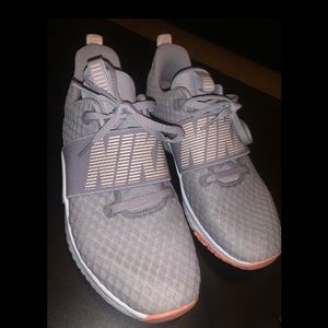 Nike Women’s in Season 9 Training Shoe (Excellent condition!)